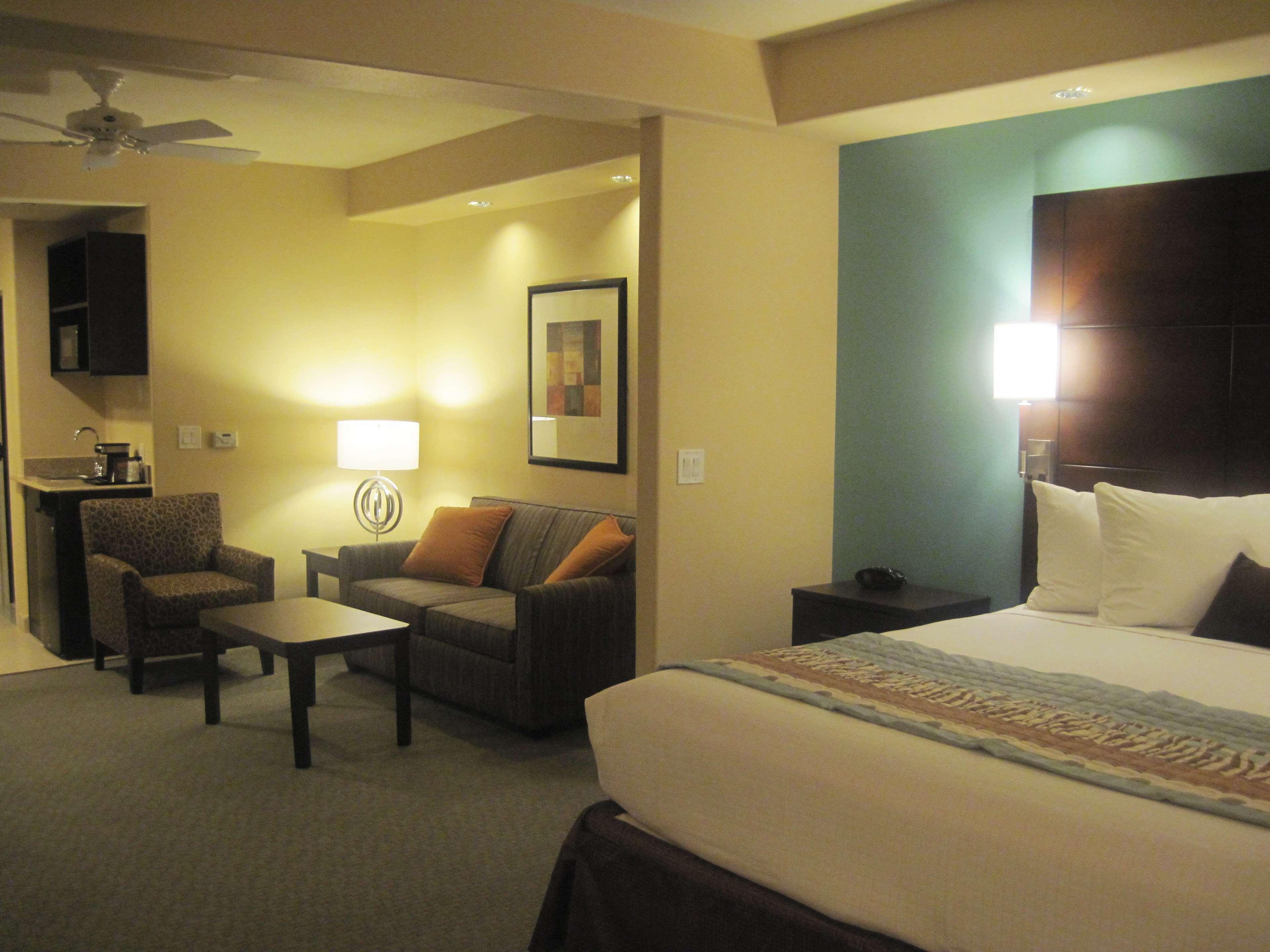 Best Western Plus Midland Suites Habitación foto