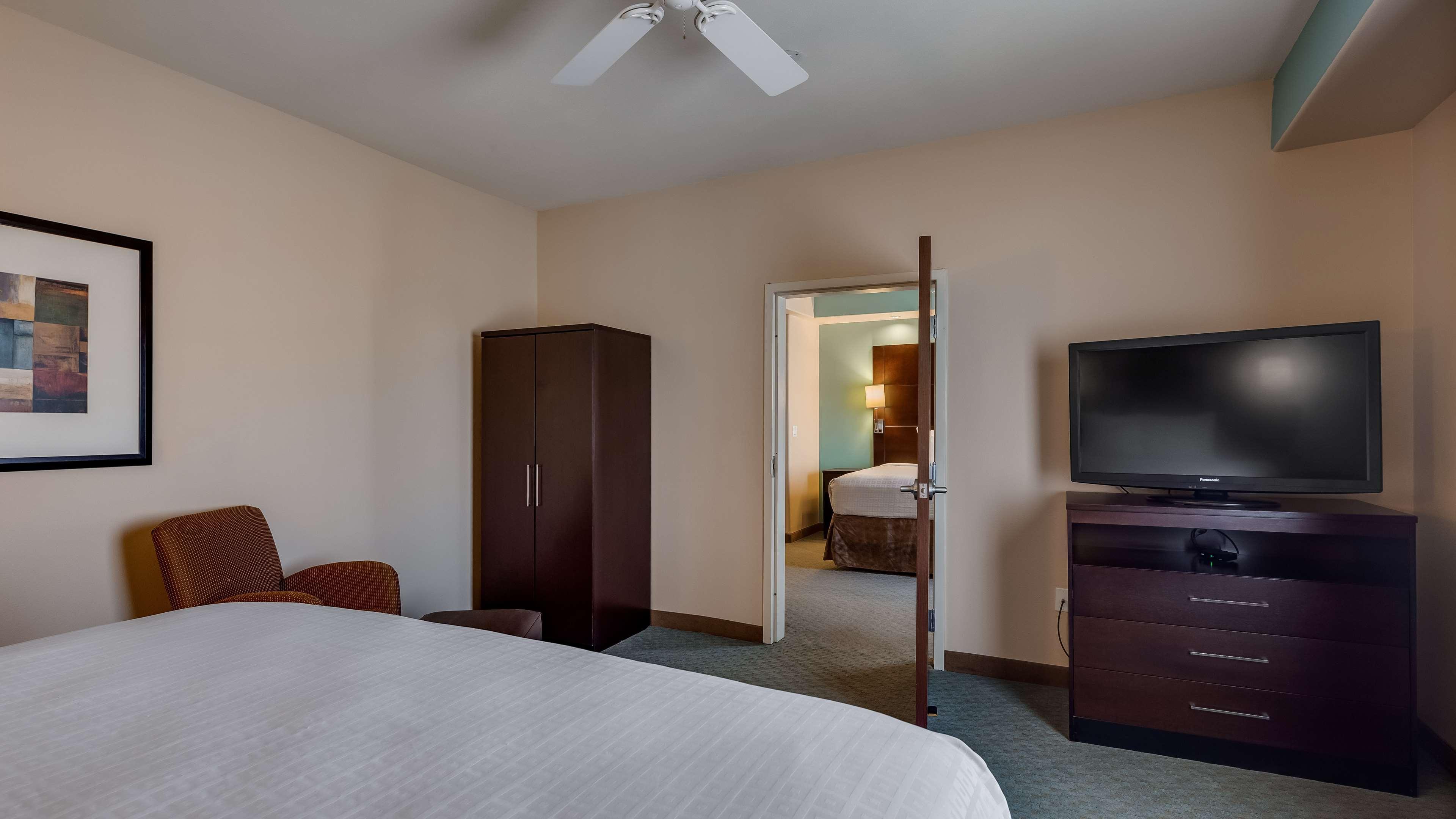 Best Western Plus Midland Suites Exterior foto