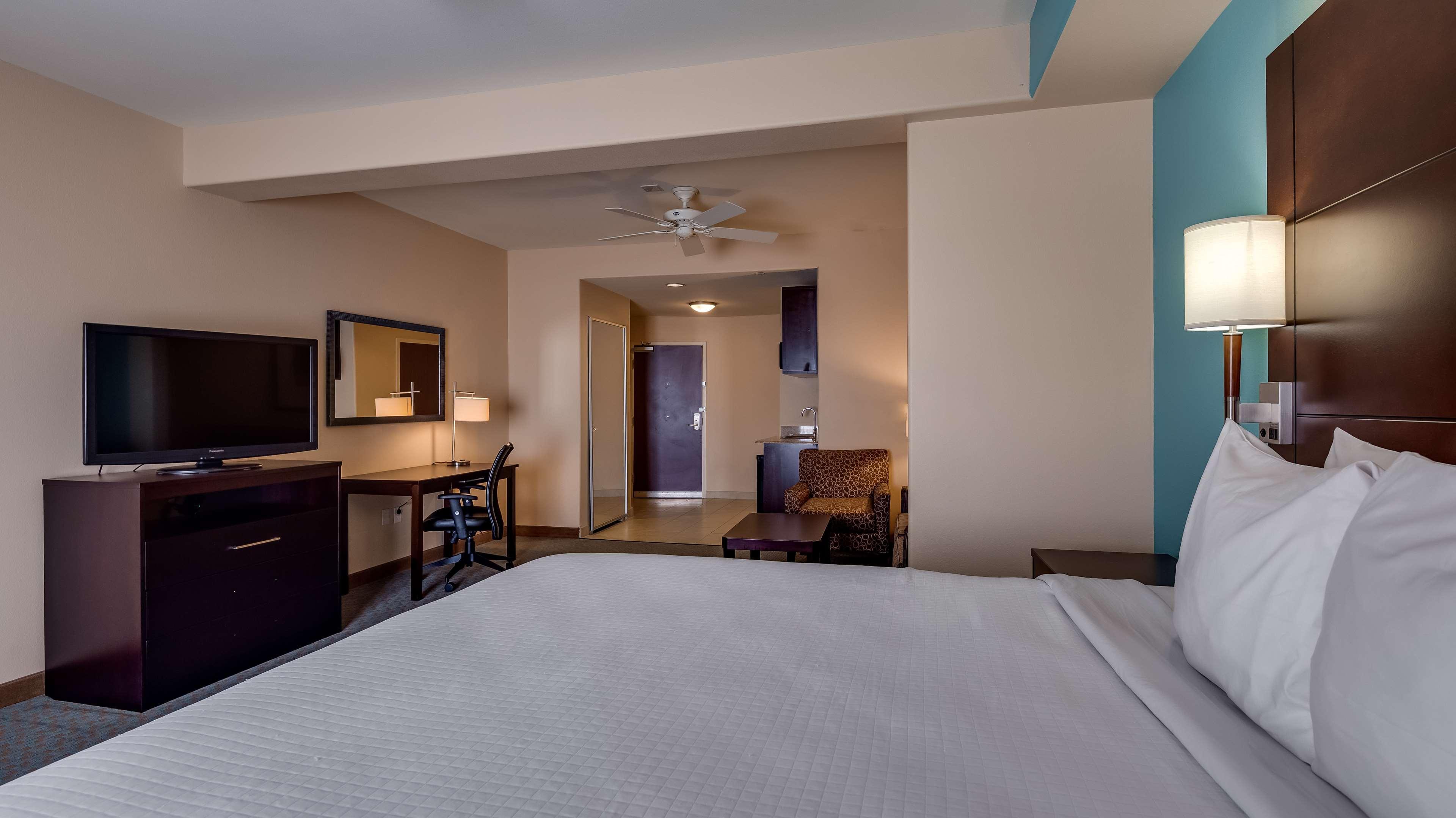 Best Western Plus Midland Suites Exterior foto