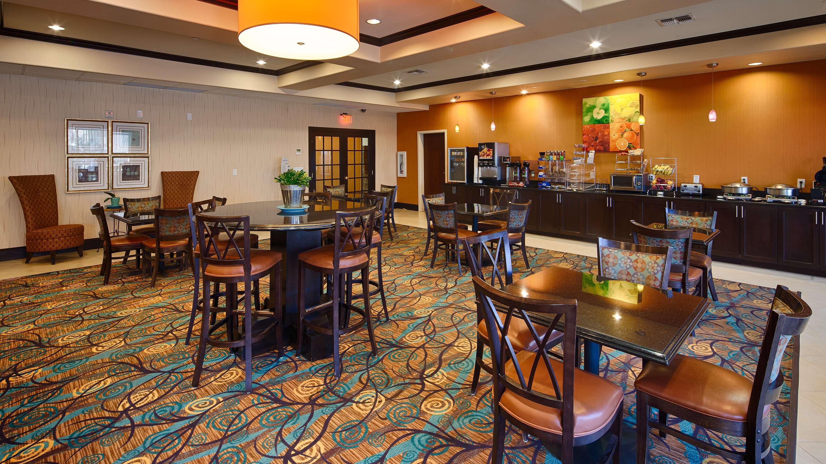Best Western Plus Midland Suites Exterior foto
