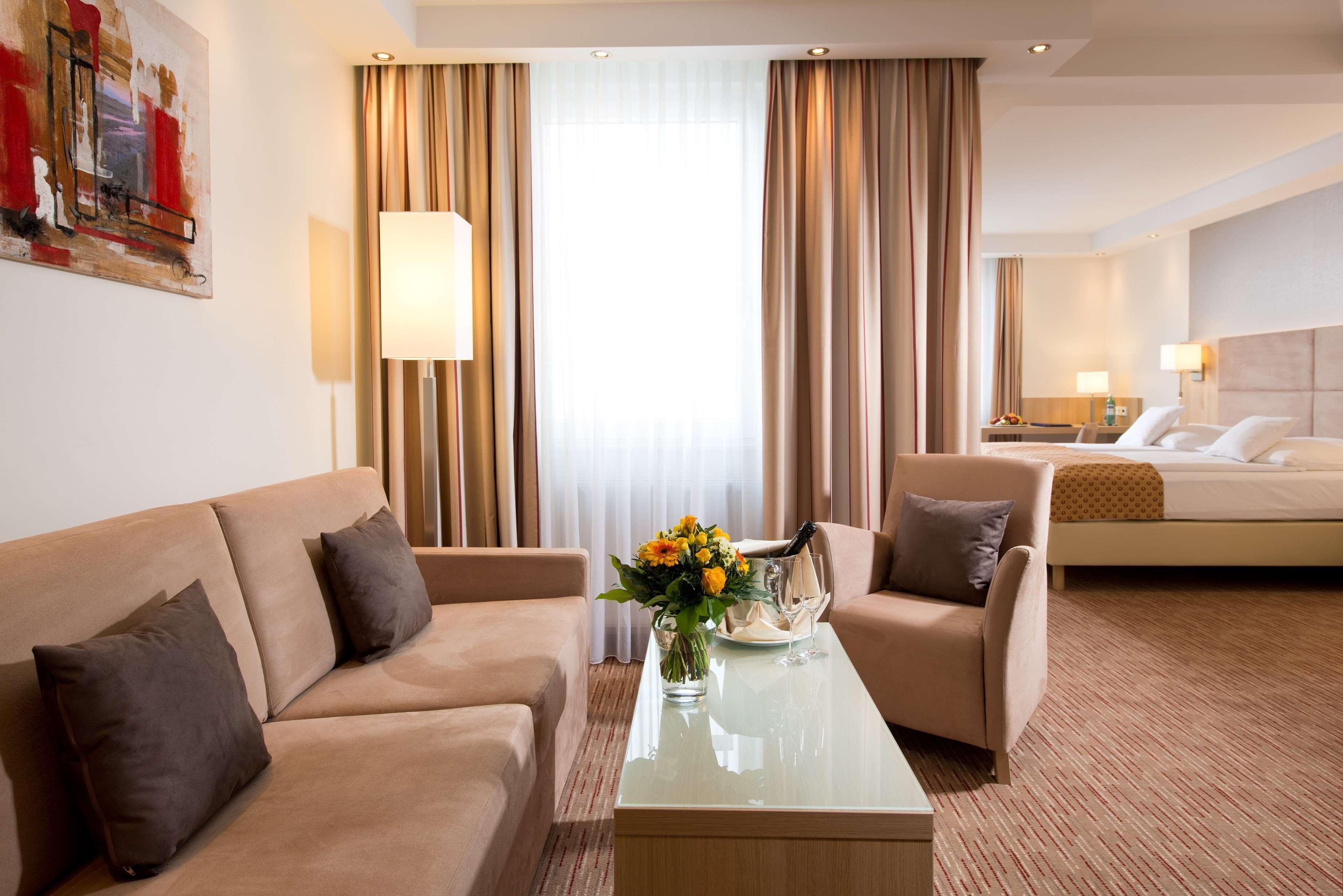 Best Western Plus Midland Suites Exterior foto